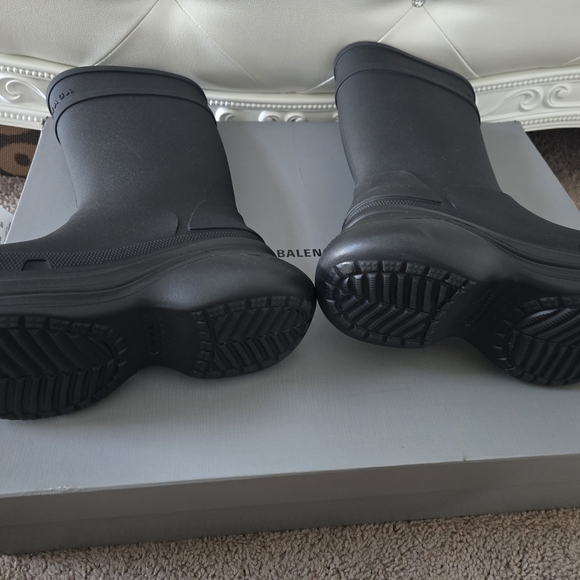 Balenciaga Women's Black Boots - Picture 4 of 8